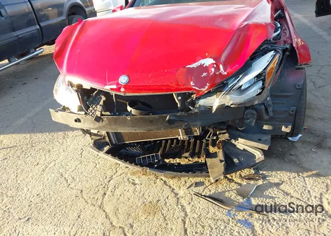 2014 Mercedes-Benz E 350 z USA, uszkodzony, nr VIN WDDKJ5KB9EF283865